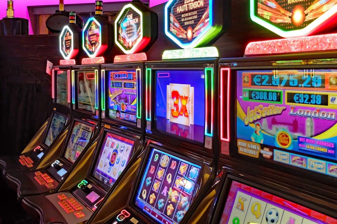 Antarmuka dasbor tanduk toto menampilkan riwayat permainan Infinite Blackjack, statistik, dan opsi penarikan melalui DANA dan OVO